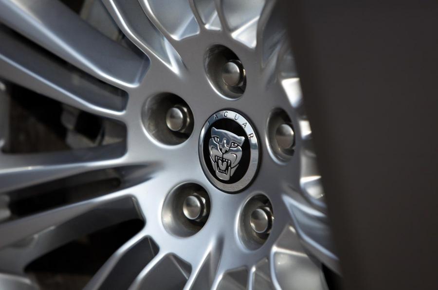  Jaguar XJL 2011 года  (фото 38 из 44)